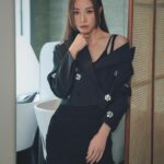 Stephy Tang Lai-Yan Instagram - 從去年11月演唱會後開始到現在 一直都集中在電影上🎬 謝票了兩部戲 也拍了兩部戲 非常充實刺激 腦袋也不停轉換不同的角色🤯 有時候在準備工作前 都要好好想清楚 我今天是哪一位😆 就像「白晝如焚」拍攝的時候 也大概是這種情緒🫨 #白晝如焚上映中 wardrobe: @SandroParis #SandroParis #SpringSummer24 #SS24 Hair: @myos_ritzlam Makeup: Cyrus Lee
