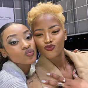 Sthandile Nkosi Instagram - ✮B L O N D E S  H A V E  F U N✮

📷: @monicakobo 

#huawei #huaweip60pro #huaweimatex3 #sthandilenkosi #actress #influncer #event #blondehair #chic