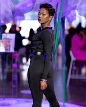 Sthandile Nkosi Instagram - “I ain't really nothing to play with.”

Frame 5: I met a new friend. She's gorgeous! 🌸🤍✨@lush_aee 

Frame: 6 How she hype me up behind the camera. 🥰😂

Frame: 7 HOPE I QUENCHED YOUR THIRST.🖤

Makeup: Myself 🥰🌸

Foundation: Lancôme Teint Idôle Ultra Wear

Lashes: @lashlab_and_aesthetics 

Nails: @kyotibeauty_ 

Hair: @kehndar 

#lancome #lancomeafrica #teintidoleultrawear #foundation #perfume #irisabsolu #fypシ