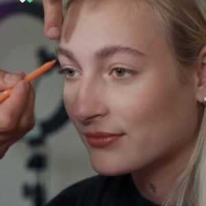 Stien den Hollander Instagram - Vanaf vandaag is de documentaire te zien op Npo start ❣️❤️‍🔥💗 @lindahakeboom swipe voor een klein lief fragmentje 🍓💖