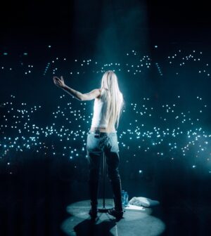 Stien den Hollander Instagram - Afas Live ik kan het nog steeds niet geloven ❤️‍🩹☄️❤️‍🔥❣️ dank aan iedereen die er bij was ⭐️ fotos door @tristanfopma en @marcbymarc