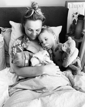 Stijn Fransen Instagram - Nine 💗 Daar is ze dan onze kleine meid! Zaterdagochtend 8-7-23! Wij duiken weer heerlijk onze bubbel in want het was een pitte bevalling dus we moeten even bij komen! 🤱🏼

#babygirl #girl #baby #geboren #zaterdag #kraambed #gezinvanvier