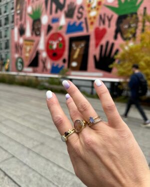 Stijn Fransen Instagram - Verloofd 💍 Even een kleine foto dump van de plek waar mijn man vorig jaar op zijn knie voor mij ging 🫶 
1: Koffie & een pain au chocolat to go
2: Foto maken van mijn verlovingsring op DE plek
3: De ring 😱
4: Mijn mannen 
5: De plek   Nine op mijn buik ipv IN mijn buik 
6: Lof dit uitzicht 
7: De man die stiekem alweer een foto van mij maakt terwijl ik de tourist uitgang ✌️
8: Nog zo’n heerlijke stads foto uitzicht 
9: De man en ik 
10: Kind had honger 🤱🏼