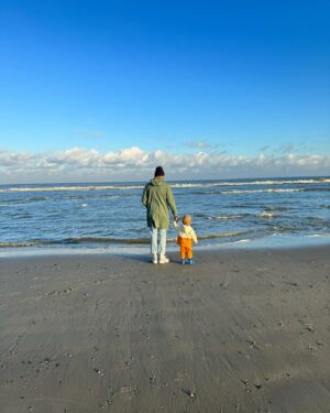 Stijn Fransen Instagram - Vlieland 💛 Wat ben je toch fijn. En wat hebben we genoten, eerste vakantie met z’n vieren 🥰 Tot snel fijn eiland

#vlieland #eiland #waddeneiland #vakantie #eerstekeer #gezinvanvier