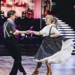 Stina Wollter Instagram - Sju år sen idag. Let’s Dance. Jag å Tobias och en jive och Dolly Parton. (Jag måste ju posta lite ofarliga gulliga grejer eftersom jag är begränsad här på instagram)