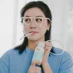 Suan Wang Instagram - 接到這個合作我真的超開心， 因為真的是我們家平常冰箱的常備飲品❤️ 我選擇給至尊寶喝進肚子的， 我一定是選擇最好的！ 也常常會有青春期的孩子問邵翔～ 到底要怎麼跟邵翔一樣高？ 他都經驗分享說， 唯一讓他想得到的應該就是～ 青春期他每天無時無刻都在喝鮮乳， 很常時候不知道要喝什麼， 就是選鮮乳， 早上、下午放學都會喝鮮乳。 所以我們家裡冰箱常備飲品就是， 鮮乳坊A2β酪蛋白鮮乳， 而且我們都是買A2大瓶裝， 很快真就會喝完～ 所以我都直接官網宅配很方便！ 我都拿來自製優格， 有在長期關注我， 應該都知道我超愛吃優格🤍配水果麥片 邵翔則是會拿來配Cerear🤍 每天我也會讓至尊寶跟爸爸一起喝～ （寶寶一歲之後就可以喝鮮乳） 冰冰的鮮乳真的好好喝，他超愛的🤍 我很愛買各式各樣無添加天然的產品， 鮮乳坊就是讓我安心的鮮乳， 比較特別的是！ 「A2β酪蛋白」結構更貼近母乳， 相較於一般的鮮乳， 可以更適合人體讓鮮乳營養好吸收， 這樣的話更能完整補充營養素。 推薦給年長者、青春期、幼兒🤍 現在推出小瓶裝200ml， 讓幼兒可以一次喝完， 全家便利商店就購買得到， 或在是像我之前都在官網訂購， 讓鮮乳宅直接配到府， 省去從實體通路扛回家的麻煩😜 ⭐️現在還有活動 •全家便利商店 活動日期：112/3/22~112/4/4 單件特價 $45元 / 二件特價79元 •鮮乳坊官網宅配到府，加購價85折！ https://bettermilk.cc/n7rLN 鮮乳坊 @bettermilk.tw #鮮乳坊 #A2β酪蛋白鮮乳