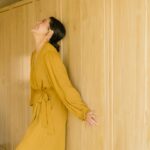Suan Wang Instagram - 實現全屋夢想傢俱。 我的更衣間～所有的衣櫃， 都是 高仕隆原木傢俱的。 因為格局關係， 希望衣櫃完美融入， 我非常喜歡原木的色澤和材質， 尤其是因為有了孩子， 想找無毒安全的傢俱。 高仕隆的原木傢俱， 都是使用無毒水性漆讓我非常安心。 本來以為標準尺寸傢俱， 可能會浪費空間， 但高仕隆細心規劃讓我大為驚艷！ 從一開始的協助丈量、客製規劃、安裝、送到府， 並且他們對每位客戶都是比照辦理， 專屬居家顧問， 展現出專業及超完整整體服務。 依照我們全家的衣物量， 他們完整規畫了衣櫃配置， 包括夾層、抽屜、吊桿等等…. 我覺得最棒的就是， 他們在台灣有自己的工廠， 可以根據空間去做客製， 像是抽屜位置、吊桿， 整個衣櫃內部都是根據我的需求去搭配。 討論的過程中， 我常常驚呼， 這樣整體規劃真的太值得！ 所有細節全部都能客製化， 木頭的顏色、種類、五金、抽屜高低， 都有專業的搭配建議， 平價或是高價位也全部都有， 最後我的整體衣櫃選擇了-翠露特。 深淺剛好， 未來如果要調整空間氛圍， 也比較方便可以移動或搭配， 高仕隆也非常有耐心的， 幫我做了好幾次微調也給了我很多專業的建議， 衣櫃到定點後， 師傅細心調整整體到位， 調整完畢確認安全無慮，不會晃動。 展現了安心可靠的整體專業， 也完成了我的整體更衣間～ 總之有原木家具需求的各位， 推薦 @kathronlog 無論是客製化服務、專業運送， 到府完整安裝等... 都非常專業完整貼心。 官網/門市： https://www.kathronlog.com/