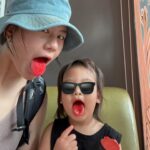 Suan Wang Instagram - 沒有習慣看時事新聞～ 今天被至尊寶寶拉去買了～ 登愣！「色素冰淇淋」 一起超開心享用的母子🤟🏼 媽媽小時候也超愛吃那些五顏六色的色素糖果， 然後舌頭五顏六色超快樂啊啊啊～ oh ya🤟🏼