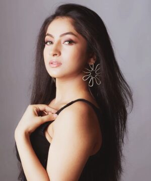 Subholina Sen Instagram - Classic black !
Pictures by @shamimakhter 
Look by @nidhithakur29sep 
Styling @dasmaitrayee2111 
Outfit @zara
