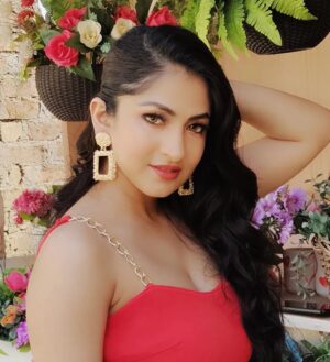 Subholina Sen Instagram - Sunshine 🌹🌻

#shootstills #singeractor #subholinasen #redandgold