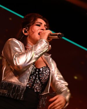 Subholina Sen Instagram - Some favourite moments from the events 🥰🙏 which fits do you like the best ? Frivolous questions to be asking with everything that’s going on in our world but social media thrives on frivolous content . What to do 🤭😌 #stagelooks #decembergigs #januarygigs #bollywoodgigs #subholinalive #femalesingers #mumbaiartists #mumbaifemalesinger #singeractor #seasonshows