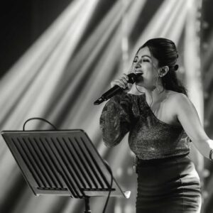 Subholina Sen Instagram - Finally the mid November to mid December schedule comes to an end ! Hardly any sleep , non stop travel , over 50 flights, 16 shows , the best musicians , sooo much fun, lots of glam , lots of memories ♥️♥️♥️. Here are some moments 
So blessed and thankful to have chosen this passion of mine and so grateful for the rewards ! Lots of love and prayers for everyone . Have a great December ♥️♥️♥️🥳