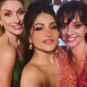 Subholina Sen Instagram - Finally the mid November to mid December schedule comes to an end ! Hardly any sleep , non stop travel , over 50 flights, 16 shows , the best musicians , sooo much fun, lots of glam , lots of memories ♥️♥️♥️. Here are some moments 
So blessed and thankful to have chosen this passion of mine and so grateful for the rewards ! Lots of love and prayers for everyone . Have a great December ♥️♥️♥️🥳