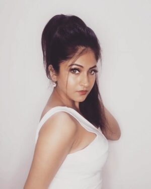 Subholina Sen Instagram - White swan 🥺

#homeshoots #selfstyled #white #runawsaybride