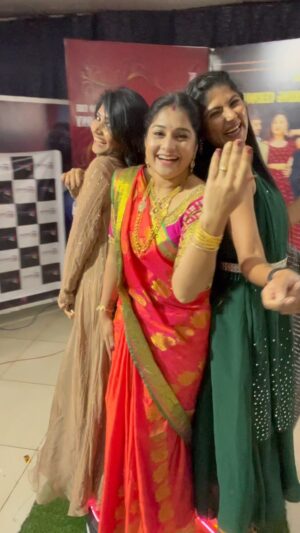 Sudeepa Pinky Instagram - The Arc shot with my friends fun @keerthibhatofficial ring ceremony 😁💃💃🏻💃🏻💃🏻💃🏻💃🏻💃🏻
@chowdaryneha 
@vasanthi__krishnan @anchorprashanthiofficial