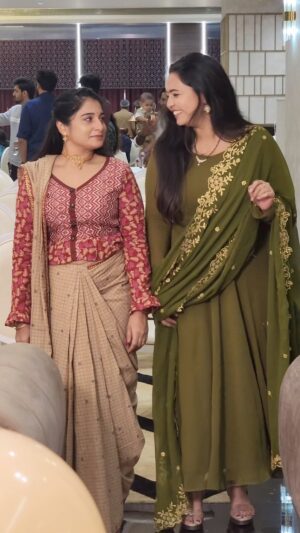 Sudeepa Pinky Instagram - A late trend out😆😁 with my hyperactive friend @marina.a1203 😍😘😘💕💞 
 Video credits @actorshaani 😁
Attire @indusuresh_p