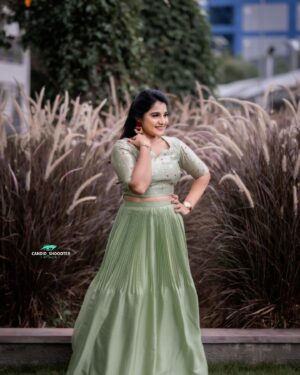 Sudeepa Pinky Instagram - Love for the pastels☘️🦚💗

Draped in enchantment and ready to steal the spotlight! Behold the mint green pleated lehenga with a pure Bandini silk blouse that exudes timeless beauty and dramatic flair✨✨

Inframe @pinky_sudeepaofficial 
Outfit  @nishpanna_couture
Mua @vinusha_makeoverartistry 
Photography @candid_shoooter_ 
Jewellery @minimore.in 

#MintGreenMagic #TraditionalElegance #BandiniSilkBeauty
#DramaticElegance #MintGreenSensation #BandiniSilkDrama
#nishpannacouture 
#pinkysudeeepa 
#trendingOotd
#mintyfreshness 
#flawlessStyle
#celebrateTradition
#FashionGoals
#nishpannacouturebyarunareddy