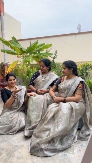 Sudeepa Pinky Instagram - ✨ Last one to do this trend but couldn’t stop posting these cute moments with Sisters .. @srilathacherkuri  @vanta_shala ✨
 
#pinky #tollywood  #sudeepa #bigbosstelugu #fun