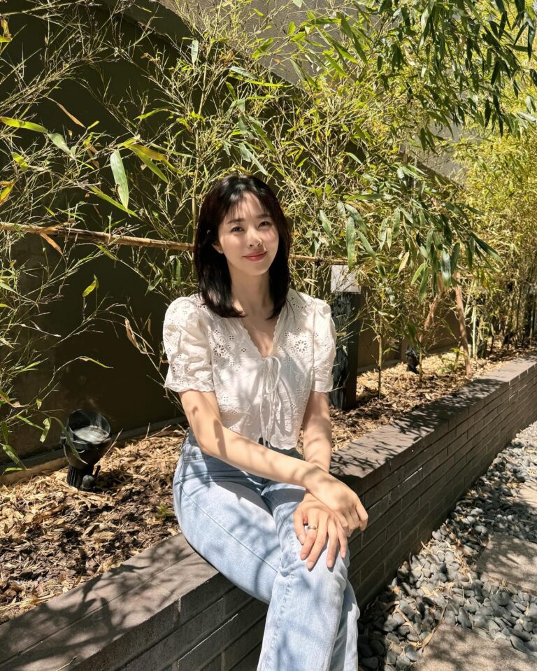 Suh Dong-joo Instagram - 오늘 서울은 하루종일 맑음 🩵