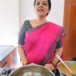 Sujatha Babu Ramesh Instagram - பாரம்பரிய இனிப்பு கந்தர் அப்பம் 😍😍 #reels #instareels #reelsinstagram #instagram #insta #shorts #youtube #shortsvideo #youtubeshorts #youtubevideo #sweets #traditional #southindian #food #cooking #kitchen #homemade #homemadefood #festival #saree #sareelove #sareecollection