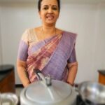Sujatha Babu Ramesh Instagram - Simple சாம்பார் சாதம் 😍😍 #reels #reelsinstagram #insta #instareels #reelsindia #reelsindia #instagram #shorts #shortsvideo #youtube #youtuber #youtubeshorts #trending #viralreels #viralvideos #easy #cooking #lunch #lunchbox #receipe #kitchen #southindianfood #southindianactress #meals #onepot #saree #sareelove