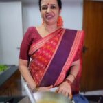 Sujatha Babu Ramesh Instagram - ரொம்பவே சுலபமான பூண்டு புளிக்குழம்பு 🩷🩷🩷 #reels #reelsinstagram #instagram #instagramreels #reelsindia #reelsinsta #shorts #shortsvideo #youtube #youtubechannel #youtubevideo #viralreels #viralvideos #trendingreels #easy #cooking #kitchen #southindian #receipies #lunch #saree #sareelove