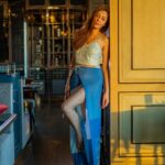Sukhmani Sadana Instagram - A little posing hurt no one 1,2,3,4 or 5? 🔹🔷🔹 Wearing @zaitraclothing Shot at @theritzcarltonpune Camera @shubham_wanjare.jpg #sunset #sunsetphotography #sunsetlovers #sukhmanisadanaXRitzCarlron #sukhmanisadana #ritzcarlton #ritzcarltonpune #punecity #travelhost #collaboration #travelwithsuki #host #anchor
