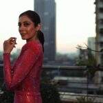Sukhmani Sadana Instagram - Mumbai sunsets dazzle me up ✨ #latergram #anchor #emcee #liveevents #presenter Wearing @michael5inco