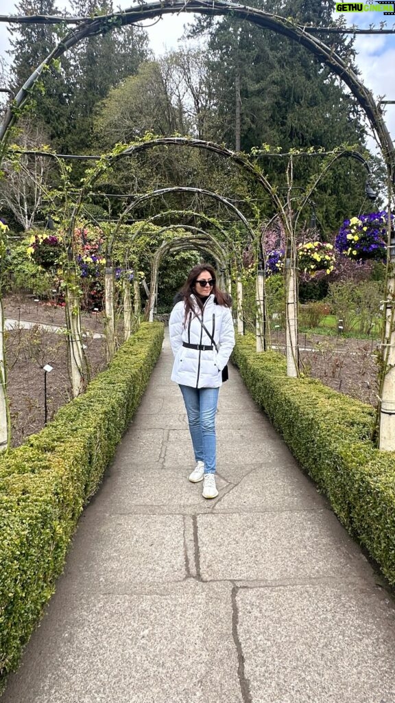 Sukhmani Sadana Instagram - Day trip to paradise and back! A dream come true for all Garden Lovers 🌹 🌷 🌼 The Butchart Family’s once home, now a public garden to visit on Victoria Island. PS: this is not even full bloom yet. Imagine having afternoon tea here 🫖 @thebutchartgardens #butchartgardens #butchart #victoriaisland #vancouverisland #canada #britishcolumbia #sukhmanisadana #travelwithsuki #explore #adventure #lifeisbeautiful #itsabeautifulworld