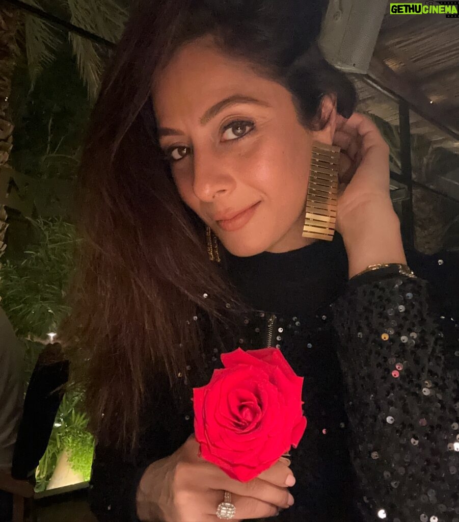 Sukhmani Sadana Instagram - A November to Remember 🌹 Decided to post pics from now on of people and places that matter. Cos life’s not just about work, modelling, collaborating and posing. Keep it real honey! Starting with myself cos …. ;) #instagram #instagood #instadaily #november #sukhmanisadana