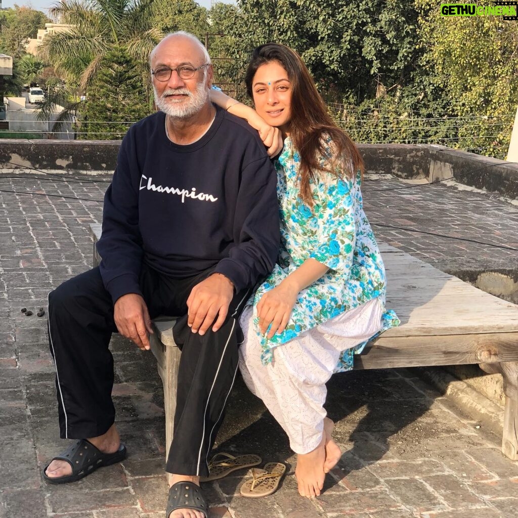 Sukhmani Sadana Instagram - Life gave me a lot of reasons to smile and my parents are on TOP of the list :) Thank you papa for always showing up when I needed you. No matter what, you have always been supportive and shown me the right path. Im truly the luckiest daughter and blessed to have you as my father. I wish for everyone man to be as sensitive and kind as you 🤍 @sadanajaspal #myuniverse #family #fatherdaughter #sadana #loveyourfamily #touchwood #happybdaypapa