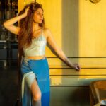 Sukhmani Sadana Instagram - A little posing hurt no one 1,2,3,4 or 5? 🔹🔷🔹 Wearing @zaitraclothing Shot at @theritzcarltonpune Camera @shubham_wanjare.jpg #sunset #sunsetphotography #sunsetlovers #sukhmanisadanaXRitzCarlron #sukhmanisadana #ritzcarlton #ritzcarltonpune #punecity #travelhost #collaboration #travelwithsuki #host #anchor