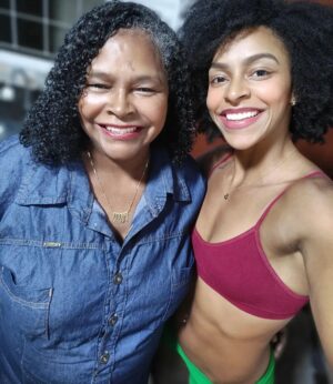 Sul Rosa Instagram - Agradeço a Deus por ter me presentado a senhora como minha mainha✨ Lhe amo muito minha rainha👑💝
.
.
#mamãe #rainha #minhafamilia #teamo❤️ #feed #lover #mimadre #instagramreels #foryou