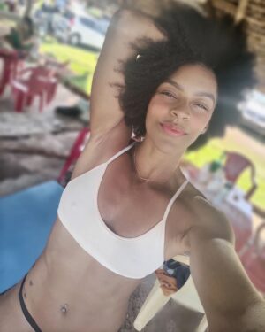 Sul Rosa Instagram - Ioiii meus amores. Passando para deixar um beijo de ótima semana para todos😘🦋 
Para mim esse é o melhor mês do ano 🤣🤣🤣
Amo Deus, amo minha família, amo vocês ❤️
.
.
#goias #mundonovo #apaixonada😍 #fly #bela #pazinterior #pretas #soloverly #black #realizandosonhos #aniversario #setembro #virginiana #mamaefezcomamor #família #amigos #roça