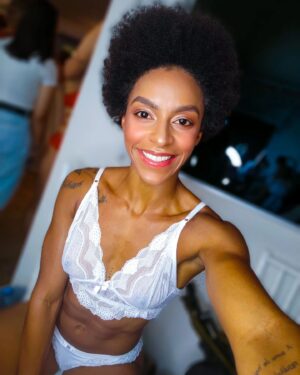 Sul Rosa Instagram - Preparação para reestréia nas passarelas como modelo no Brasil Fashion Day. 😉😻😍

#frasedodia #mensagem #mensagemdodia #motivacional #motivacao #motivação #neguinha #pretinha #pretinhadopoder #melanina #cabeloafro #cacheada #cacheadas #negra #negraslindas #mulheresgostosas #negrasgostosas #pretasgostosas#ficargostosa #negrasiluminadas #mulhergoiana #goiana #baiana #goiania #modafeminina #workout #workoutmotivation #gym #gymmotivation