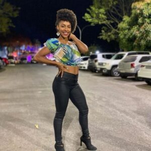 Sul Rosa Instagram - Nem tudo que reluz é ouro. Às vezes é só eu mesmo, um diamante negro 🤣 🤣🦋✨
Boa noite meus amores 💞
.
.
.
#fitness #fitbynikk #fitnessmotivation #selflove #confidencequotes #bodypositivity #bikiniseason #summeroutfits #bodysculpting #hourglassworkout #bikinimodel #glowingskincare  #camposdojordao #camposdojordão #forro #bailar #bailarina