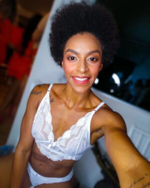 Sul Rosa Instagram - Preparação para reestréia nas passarelas como modelo no Brasil Fashion Day. 😉😻😍

#frasedodia #mensagem #mensagemdodia #motivacional #motivacao #motivação #neguinha #pretinha #pretinhadopoder #melanina #cabeloafro #cacheada #cacheadas #negra #negraslindas #mulheresgostosas #negrasgostosas #pretasgostosas#ficargostosa #negrasiluminadas #mulhergoiana #goiana #baiana #goiania #modafeminina #workout #workoutmotivation #gym #gymmotivation