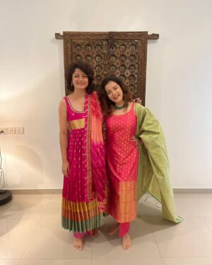 Sulagna Panigrahi Instagram - Happy Diwali from you to us 😋
🪔🪔💥💥✨✨

Wearing: @shabnamthakurdesigns 
@smrutikapanigrahi also wearing @shabnamthakurdesigns 
Jewellery: @osvagindia 

#lights #festivaloflights #diya #love #Diwali #diwalidecorations #prosperity #favouritefestival #glimmer #newbeginnings