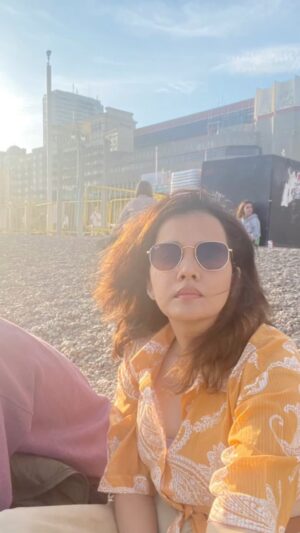Sulagna Panigrahi Instagram - Loved Brighton the most 😍 with ma Bae @biswakalyanrath 

P.S- before you all ask, no we don’t have our suitcases yet and no reply on claim mails for the things we had to buy basically nothing from @aerlingus 
Also I really love how invested everyone is in our suitcase situation thanks for all those trying to help 🤗🤗

#brighton #brightonbay #seaside #pebblebeach #trip #adventure #travel #happyplace #london #uk