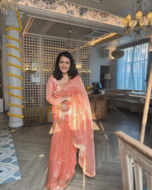 Sulagna Panigrahi Instagram - Sarees have my heart now and forever 🥰🥰

Saree: @miranee_banaras 
Blouse: @shabnamthakurdesigns ❤️❤️❤️