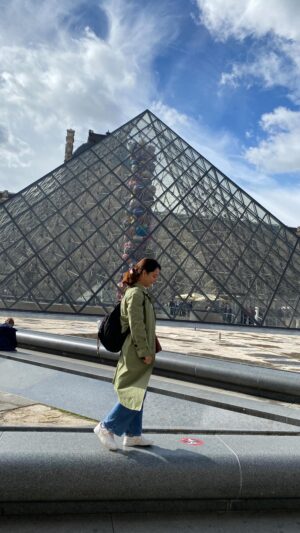 Sulagna Panigrahi Instagram - Who/what did I find to love-

a) Food
b) Husband 
c) Paris
d) Paintings

Comment below 👇 

#parisfrance #loveparis❤️ #louvre #travelgram