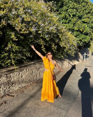 Sulagna Panigrahi Instagram - Bade bade deshon mein Eze chote chote villages milte rehte hain 🤪

Throwback to beautiful “eze village” situated between Nice and Monoco, which we actually could not explore but have kept safely in our bucket list😍

#travellife #mentallyonvacation #ezevillage #happiestonholiday #sunshine #station #trains #france