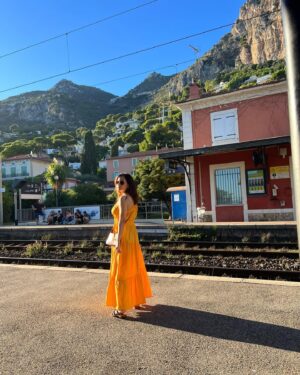 Sulagna Panigrahi Instagram - Bade bade deshon mein Eze chote chote villages milte rehte hain 🤪

Throwback to beautiful “eze village” situated between Nice and Monoco, which we actually could not explore but have kept safely in our bucket list😍

#travellife #mentallyonvacation #ezevillage #happiestonholiday #sunshine #station #trains #france