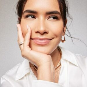 Sulem Calderon Instagram - Train Of Thought: Happiness is within our very being that we already know what makes us happy. We do not even have to chase it or solve a riddle, climb a thousand stairs…Happiness, in truth, lies within ourselves starting from US and ending with US. 🤍 Always remember that. 
✨✨✨✨✨✨✨✨✨✨✨✨✨✨✨✨✨✨✨

Tren De Pensamiento: La felicidad está dentro de nuestro ser y ya sabemos lo que nos hace felices. Ni siquiera tenemos que perseguirlo o resolver un acertijo, subir mil escaleras... La felicidad, en verdad, está dentro de nosotros mismos, empezando por NOSOTROS y terminando en NOSOTROS. Recuerda eso siempre! Besitos 💋