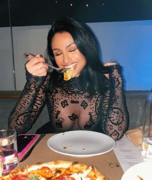 Sulem Calderon Instagram - The perfect night with my favorite date @nazaninmandi ❤️‍🔥!!! To @rhude amazing show & ending it with delicious dinner at @osterialabuca ✨
