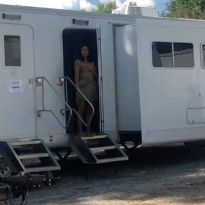 Sulem Calderon Instagram - Here’s a little sneak peak from #bts of @disneysjunglecruise 🚢 I can’t believe it’s finally out for all the family and friends can come together and watch this fun film! Let me know what you guys think about the movie! Hope everyone is having a great day! Much love 🤍🦋