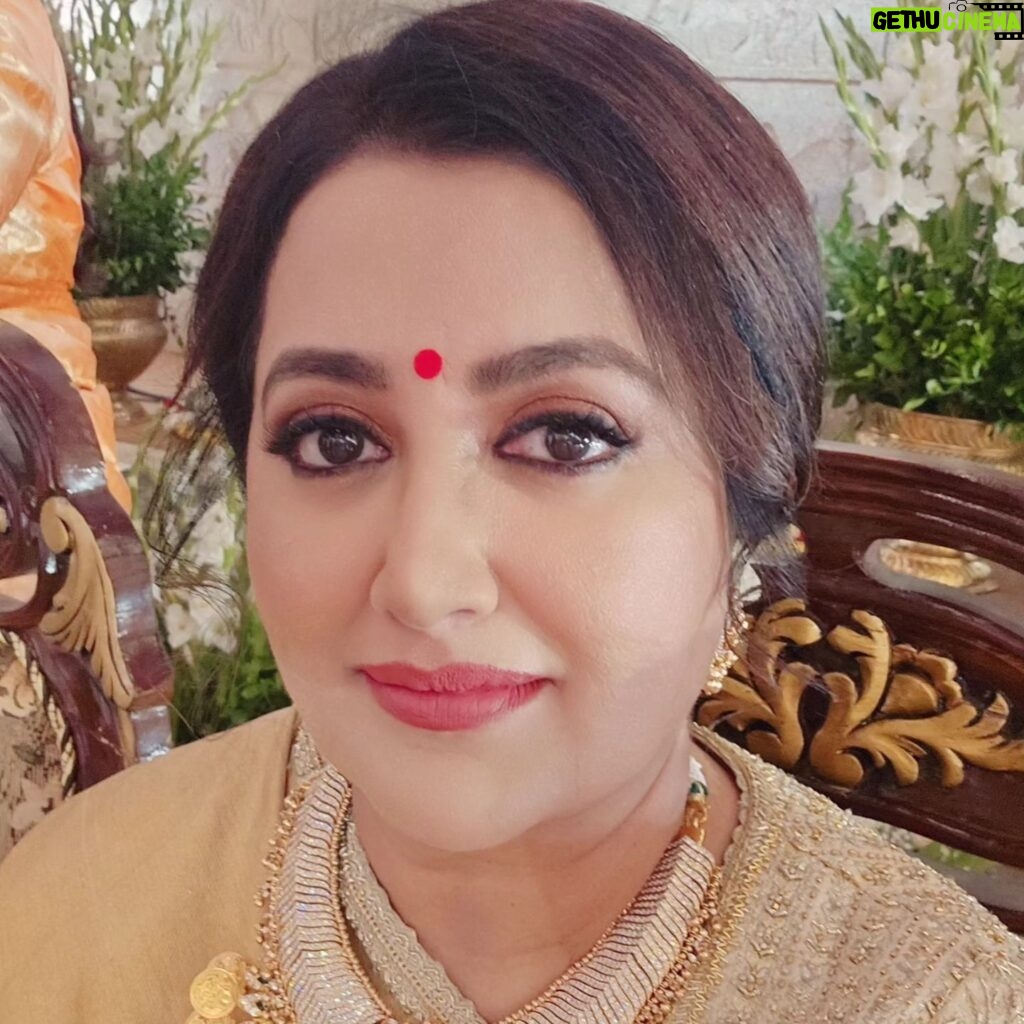 Sumalatha Instagram - #abishekambareesh #avivabidapa #abivawedding #happywedding #celebrations #happytimes❤️ #weddingstories @sithara_kudige @nageshmakeover09 @gajraj_jewellers @navrathan1954
