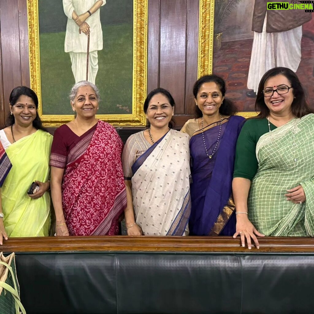 Sumalatha Instagram - Lighter moments at Central Hall with colleagues Ministers & Mps #nirmalasitharaman #supriyasule #kanimozhi #shobhakarandlaje #anupriyapatel