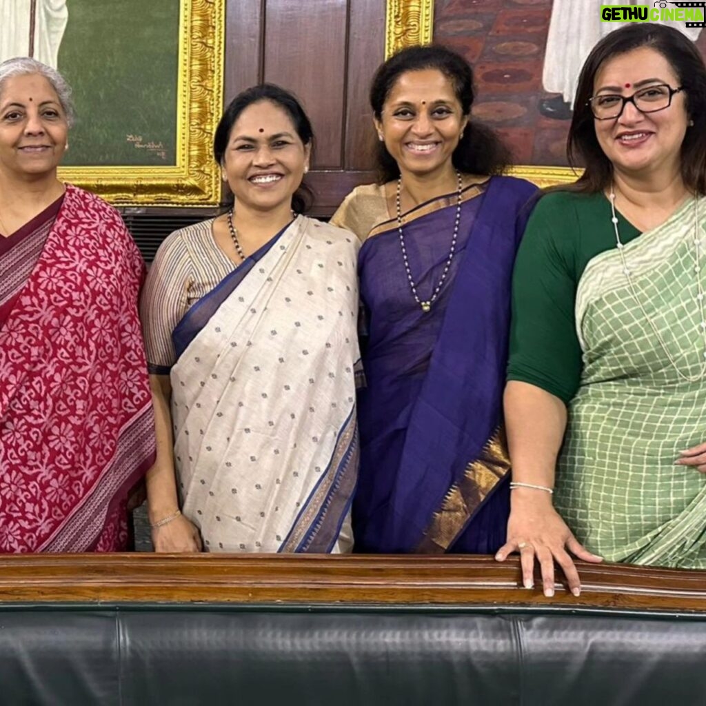 Sumalatha Instagram - Lighter moments at Central Hall with colleagues Ministers & Mps #nirmalasitharaman #supriyasule #kanimozhi #shobhakarandlaje #anupriyapatel