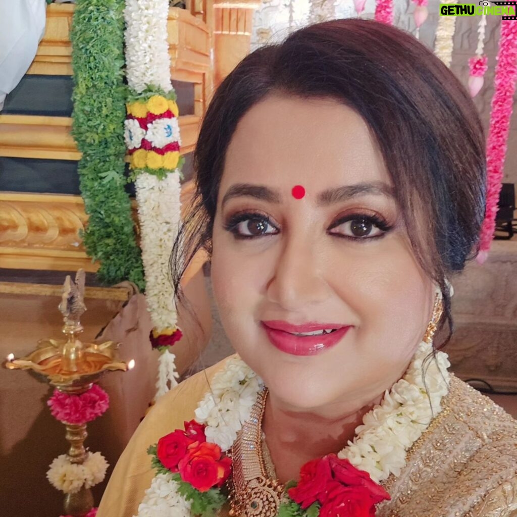 Sumalatha Instagram - #abishekambareesh #avivabidapa #abivawedding #happywedding #celebrations #happytimes❤️ #weddingstories @sithara_kudige @nageshmakeover09 @gajraj_jewellers @navrathan1954